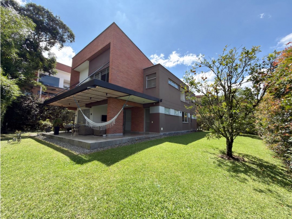 CASA EN VENTA EN ENVIGADO SECTOR EL ESCOBERO (PARTE BAJA)