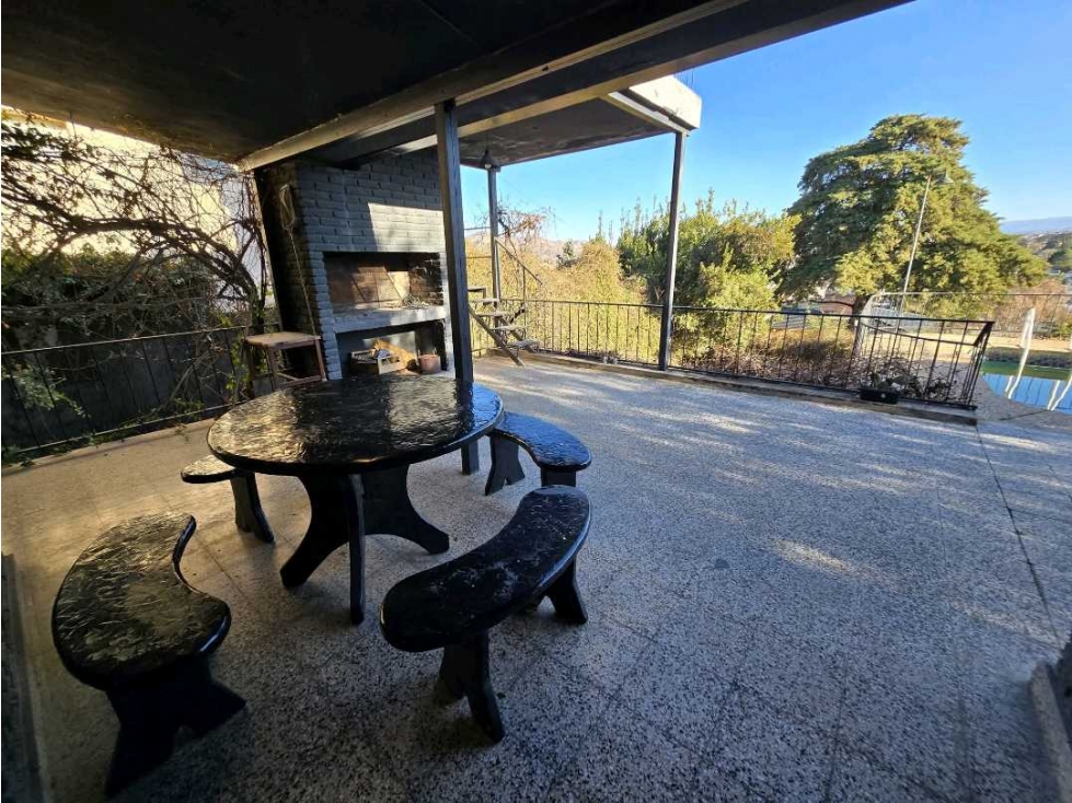 CASA EN VENTA B° LOS MANANTIALES, VILLA CARLOS PAZA solo 8 cuadras - 2