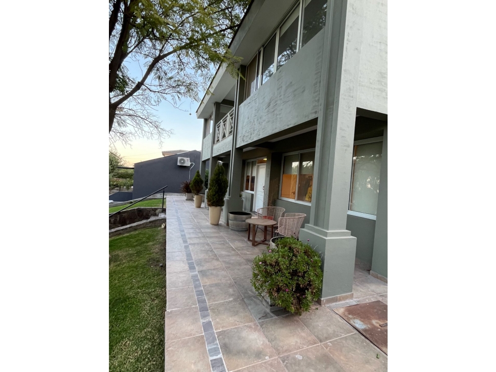Casa en venta 4 Habitaciones Barrio Dalvian Mendoza - 2