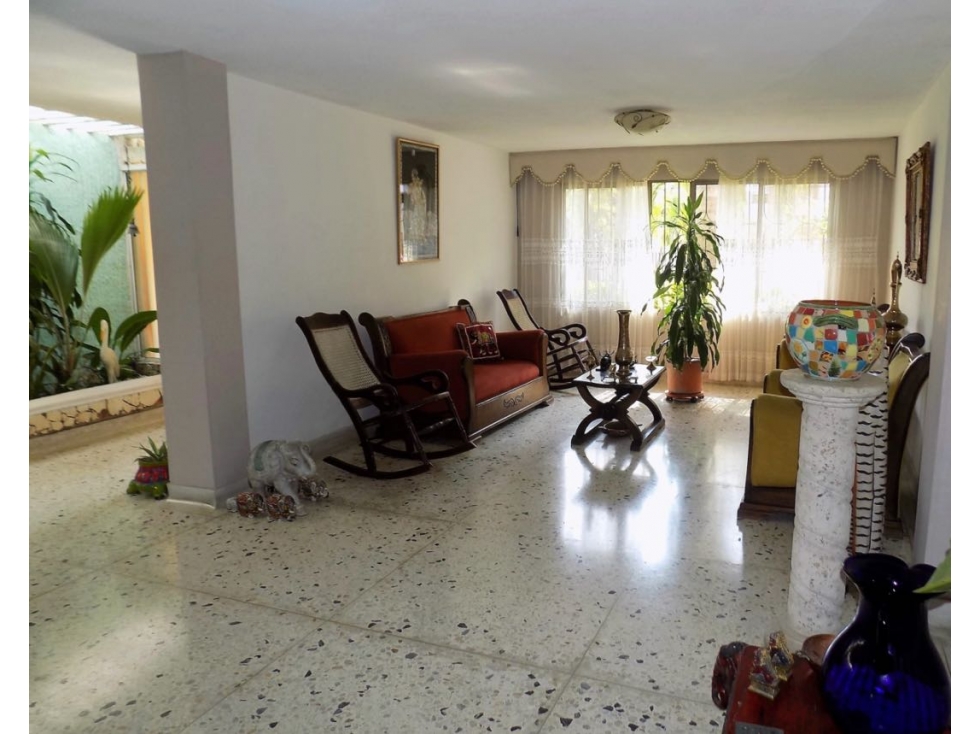 CASA EN VENTA BARRIO EL GOLF 305 metros