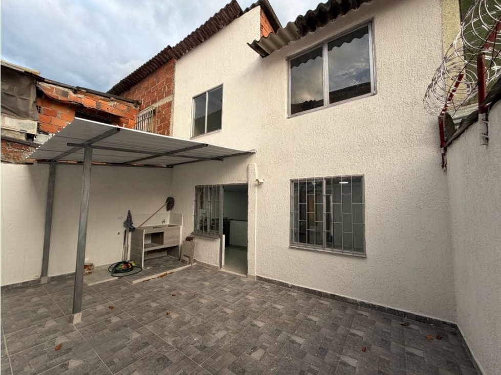 CASA EN VENTA BARRIO LAS BRISAS - 6