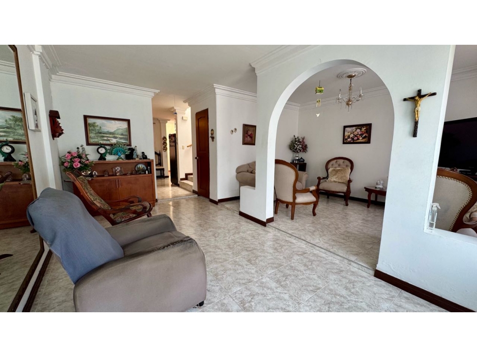 Casa de dos pisos en venta - Barrio Quintas de Las Américas Palmira