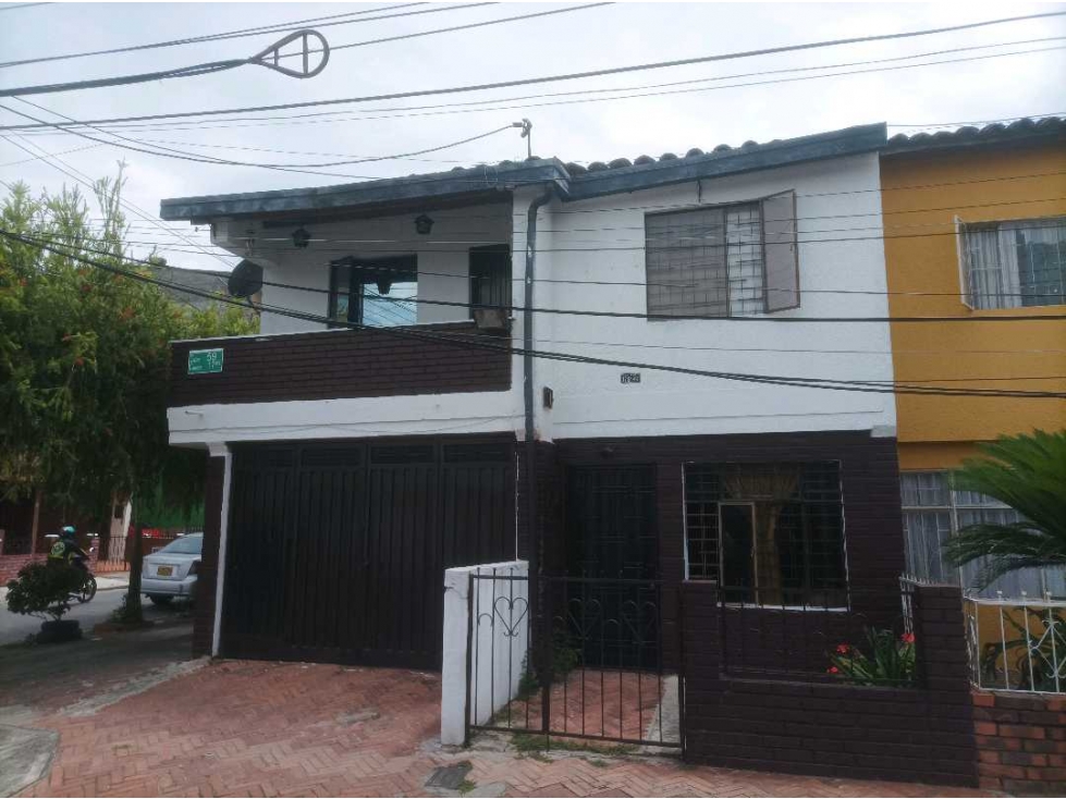 CASA ESQUINERA EN VENTA BARRIO RICAURTE - 1