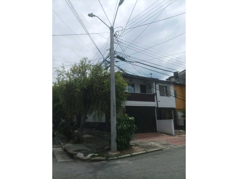 CASA ESQUINERA EN VENTA BARRIO RICAURTE - 4