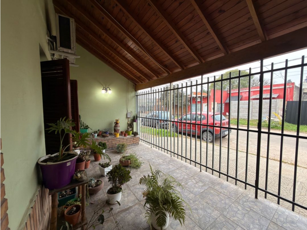 Casa EN VENTA- BARRIO SANTA ELENA - 2