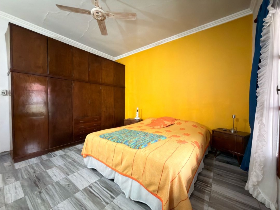 Casa EN VENTA- BARRIO SANTA ELENA - 6