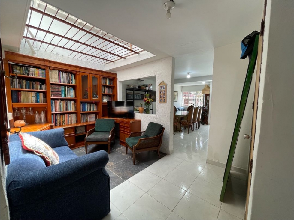 CASA EN VENTA. BELÉN MIRAVALLE. Cerca al parque de Belén y CC. Molinos