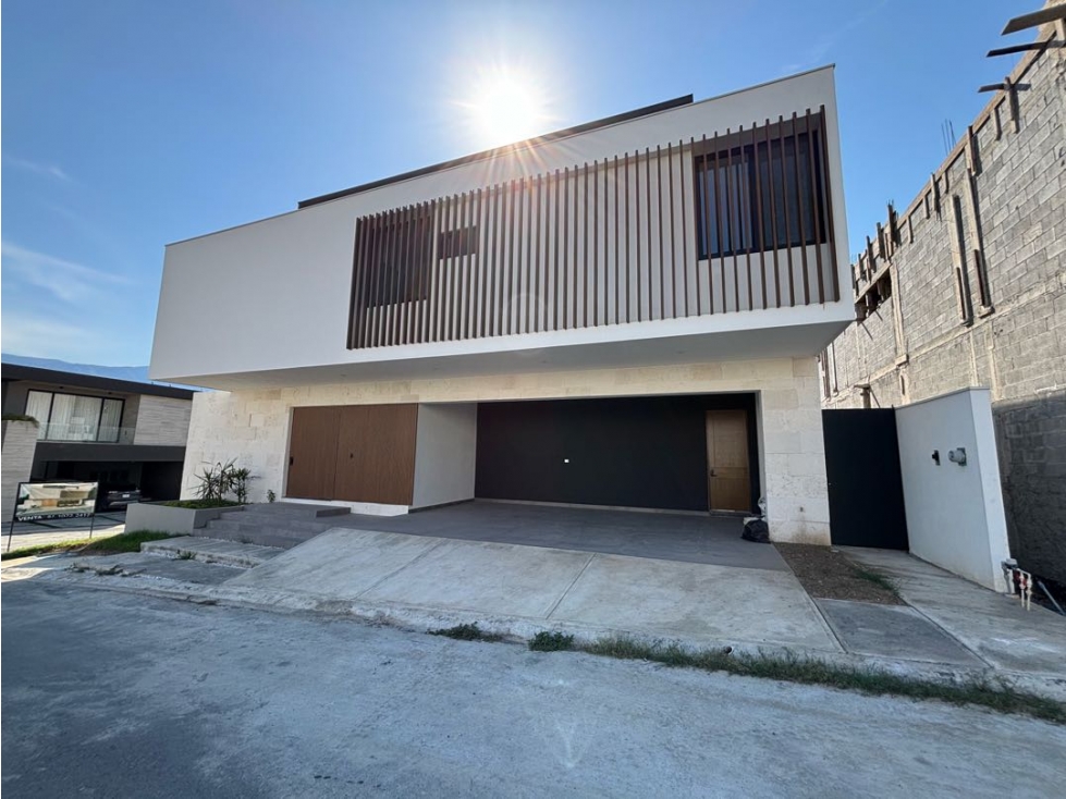 Casa en Venta Bosques de las Misiones, Sec. Encino Carretera Nacional - 1