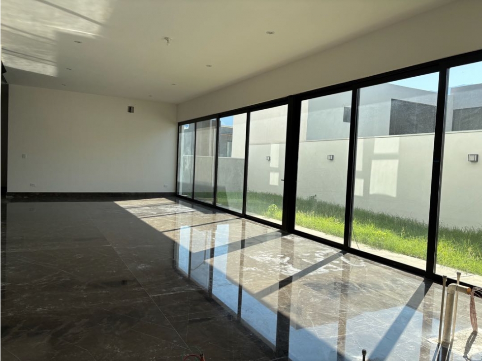Casa en Venta Bosques de las Misiones, Sec. Encino Carretera Nacional - 2