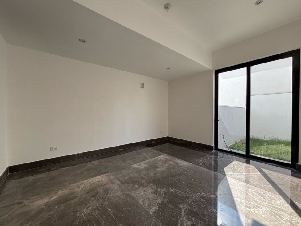 Casa en Venta Bosques de las Misiones, Sec. Encino Carretera Nacional - 3