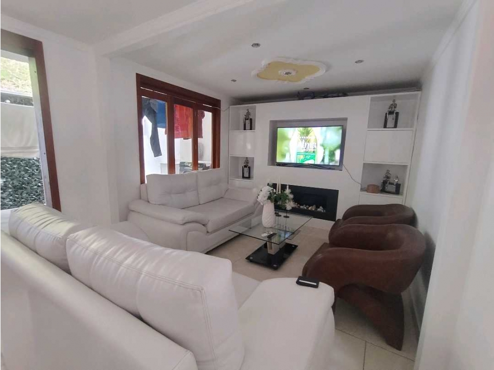 CASA EN VENTA CALASANZ. UNIDAD. PARTE BAJA. PARQUEADERO CUBIERTO