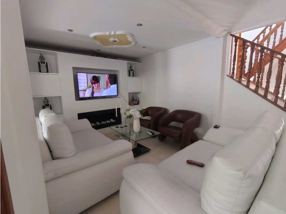 CASA EN VENTA CALASANZ. UNIDAD. PARTE BAJA. PARQUEADERO CUBIERTO — foto 3