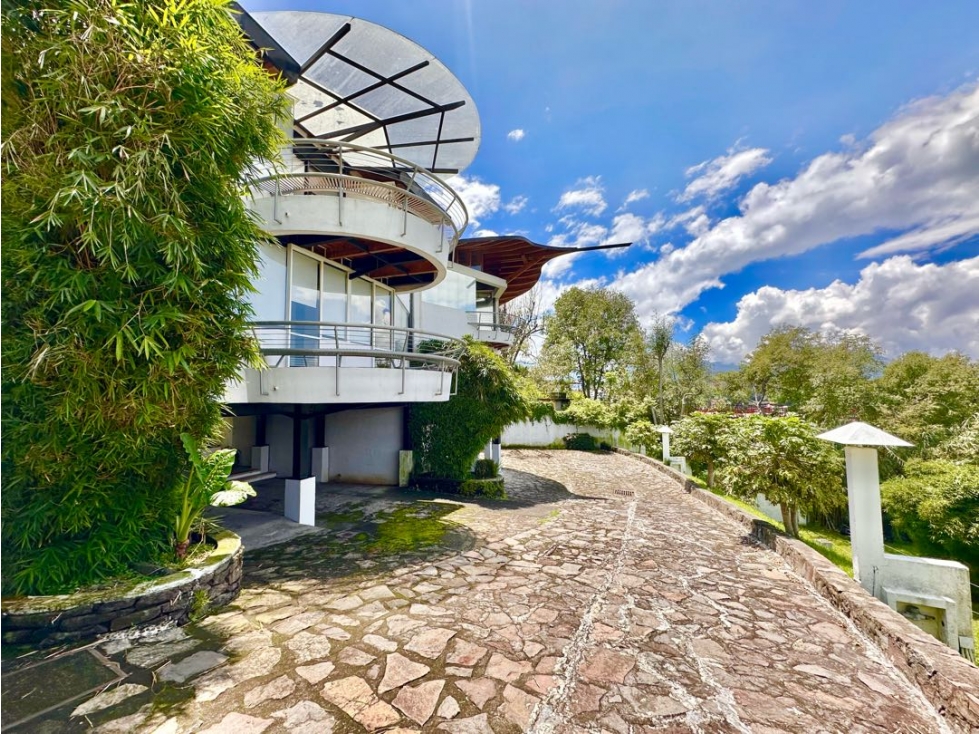 CASA EN VENTA | CENTRO DE VALLE DE BRAVO | VISTA AL LAGO — foto 2