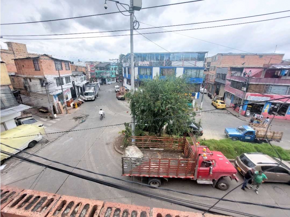 CASA EN VENTA CON 2 LOCALES Y APARTAMENTOS EN ENGATIVA VILLA EL DORADO — foto 6