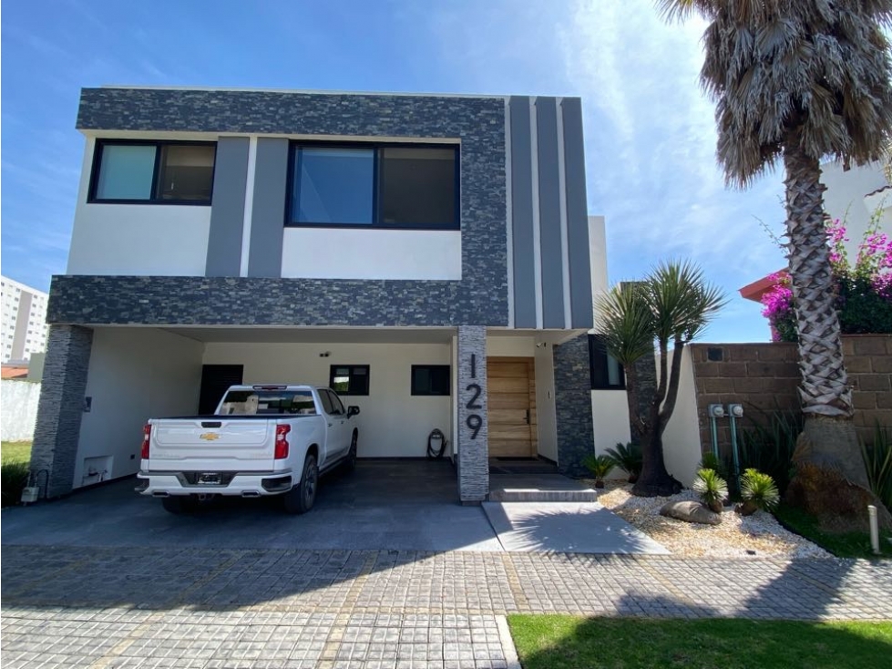 Casa en venta con acabados premium. Lomas de Angelópolis 1