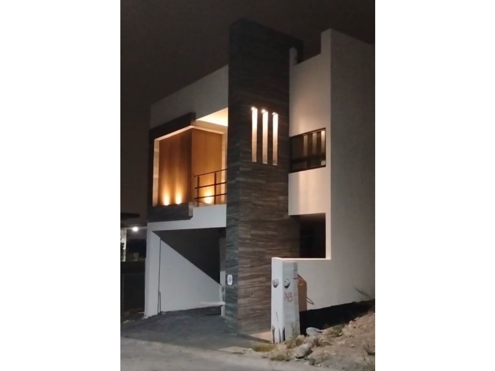 Casa en Venta con Alberca en Solana Residencial en Cumbres Garcia