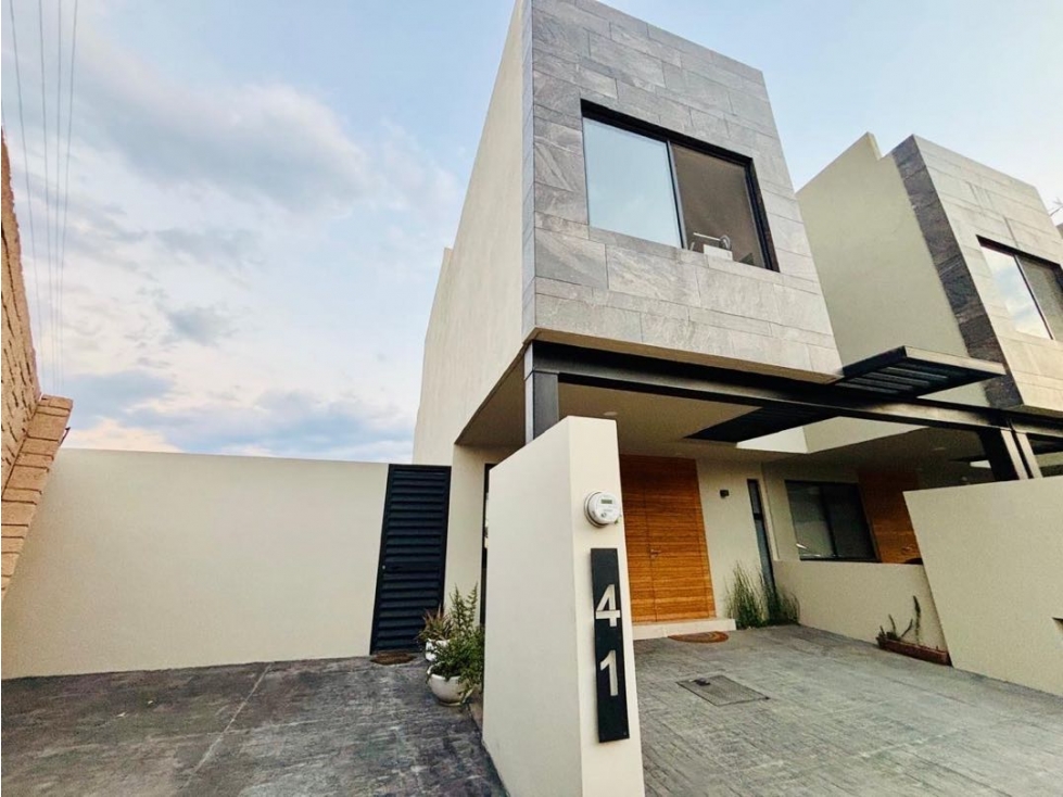 Casa en venta con amplio jardín y roofgarden