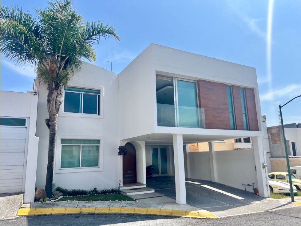 Casa en venta con amplio jardín en Puebla - 1