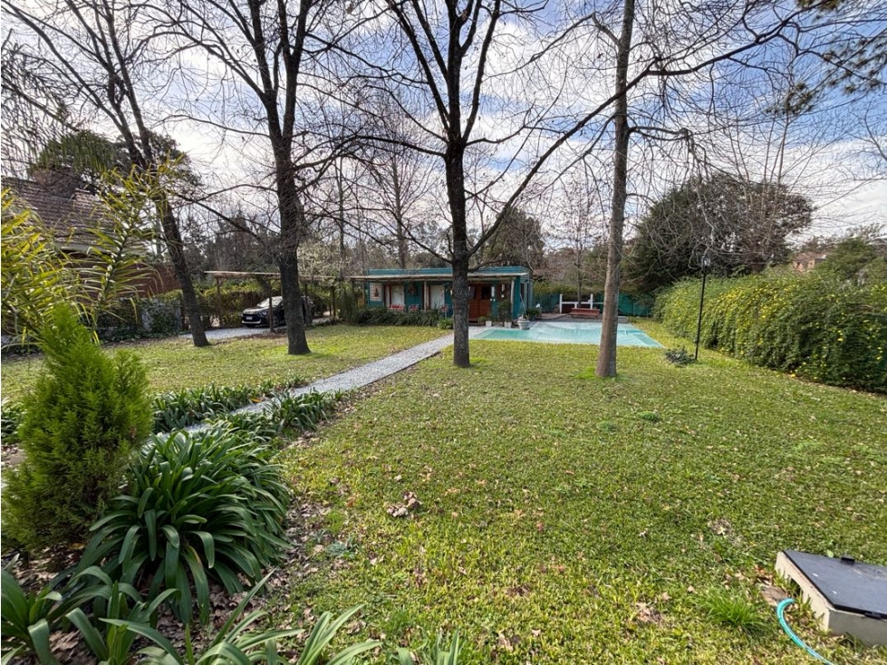 Casa en venta con dos dormitorios, parque, piscina y quincho - 2