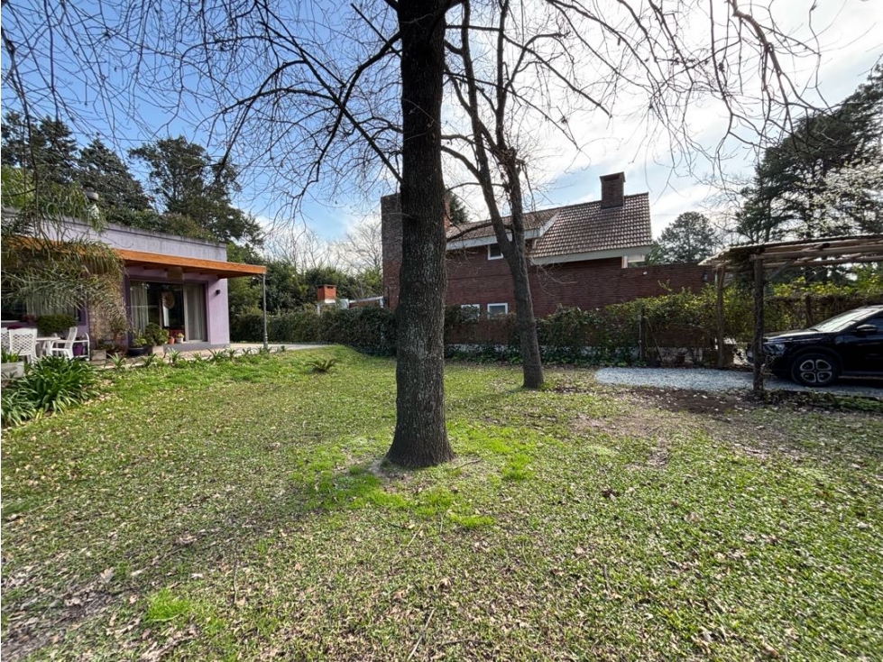 Casa en venta con dos dormitorios, parque, piscina y quincho - 4