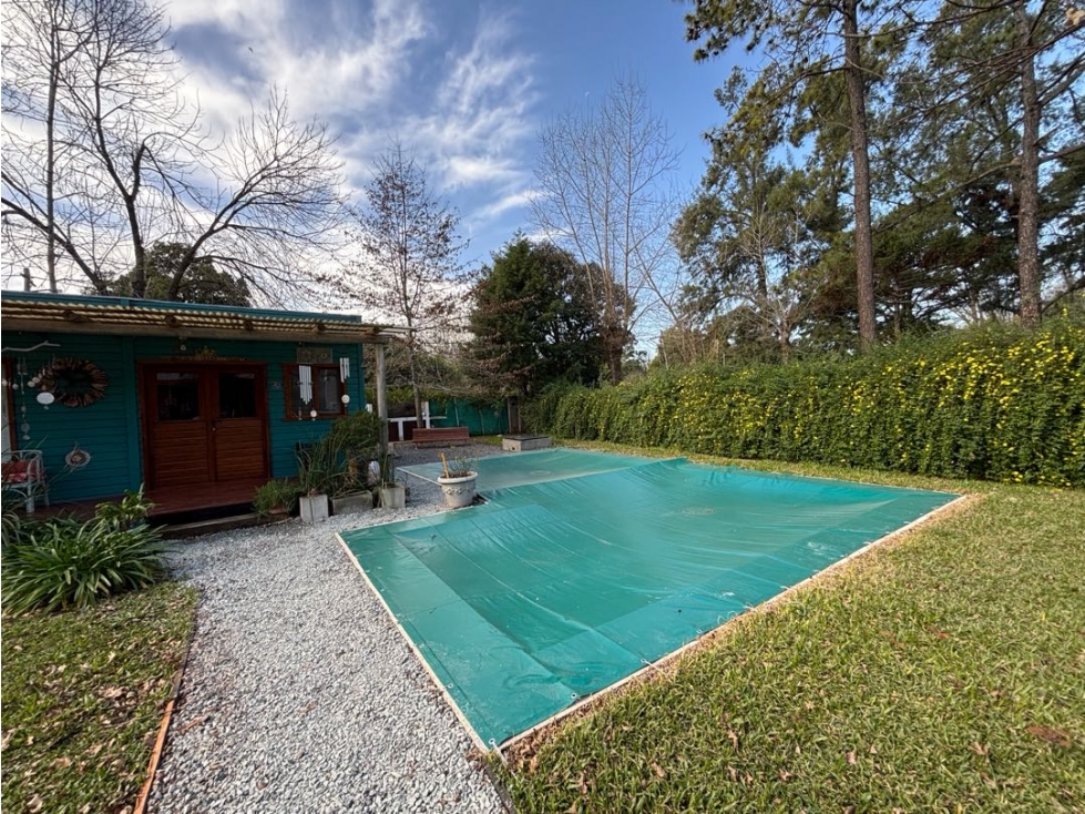 Casa en venta con dos dormitorios, parque, piscina y quincho - 6