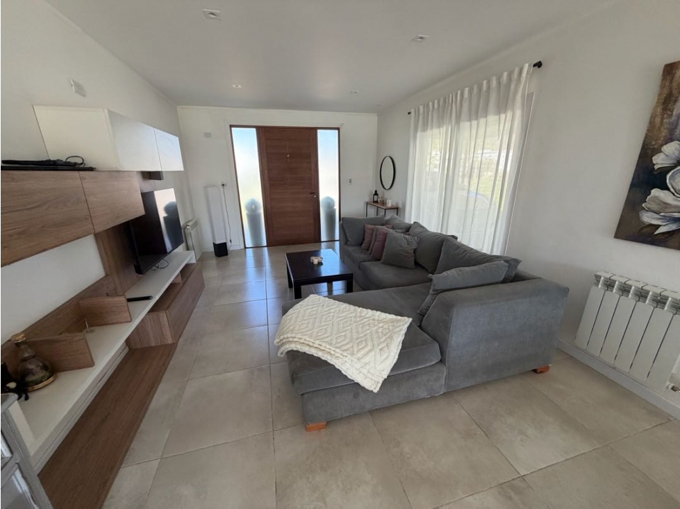 Casa en venta con dos dormitorios, jardin y cochera en El Cardal - 4