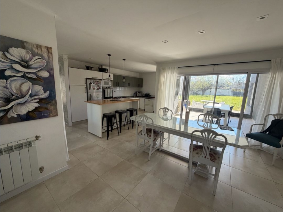 Casa en venta con dos dormitorios, jardin y cochera en El Cardal - 5