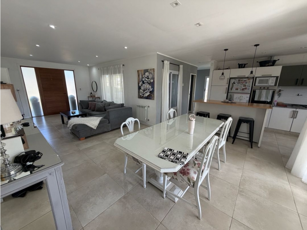 Casa en venta con dos dormitorios, jardin y cochera en El Cardal - 6