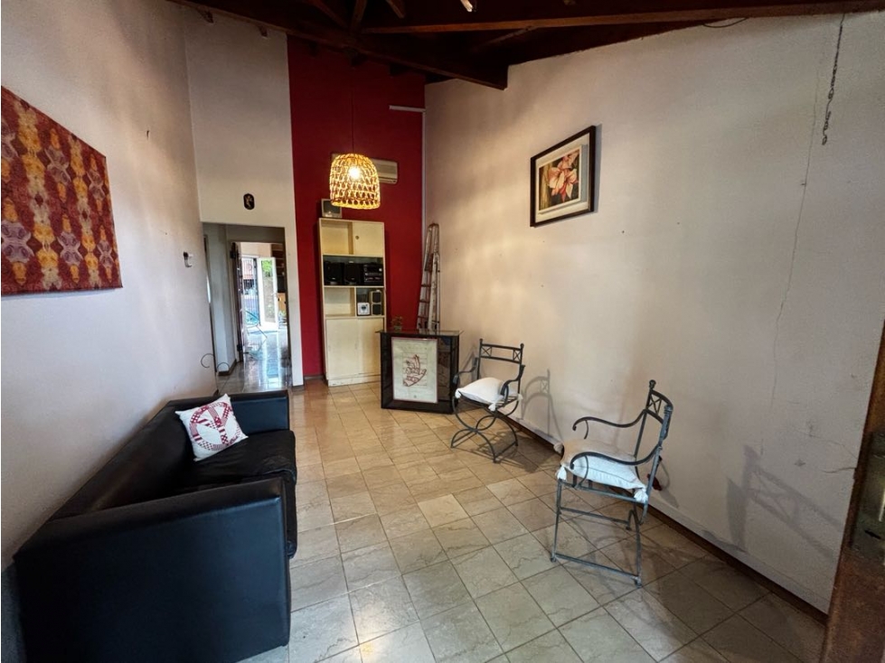 Casa en venta con dos dormitorios, cochera y patio - 3