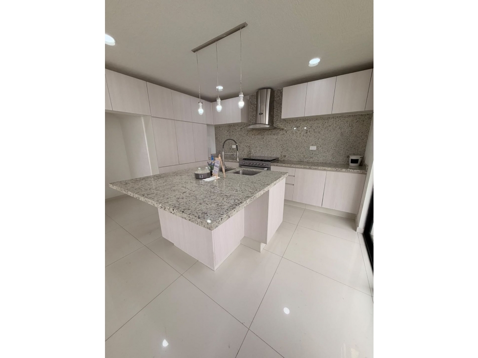 Casa en venta con espectacular vista a 2 minutos de Chedraui Cascatta — foto 2