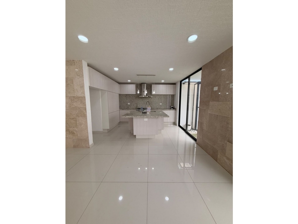 Casa en venta con espectacular vista a 2 minutos de Chedraui Cascatta — foto 3