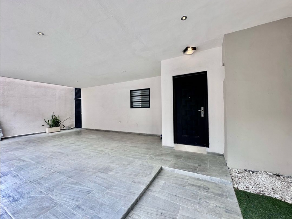 Casa en venta con gran patio descendente en Monteleva Dominio — foto 3