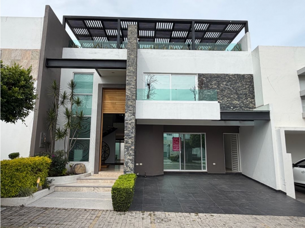 Casa en venta con hasta 5 recámaras en Lomas de Angelopolis 1