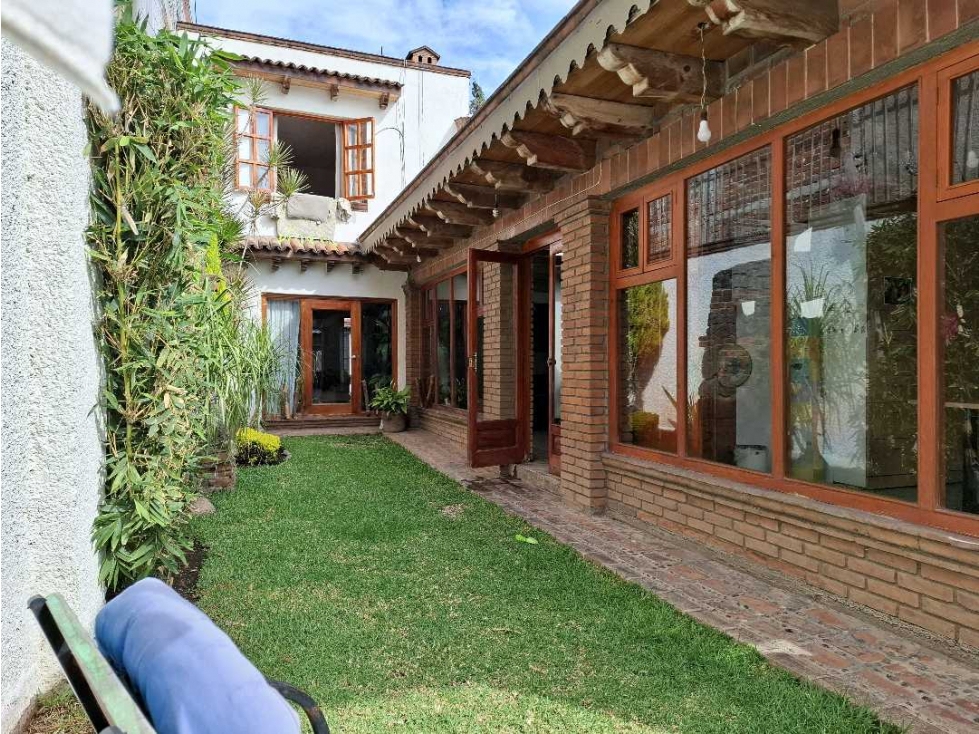 CASA EN VENTA CON JARDIN Y HABITACION EN PLANTA BAJA ACUEDUCTO MORELIA