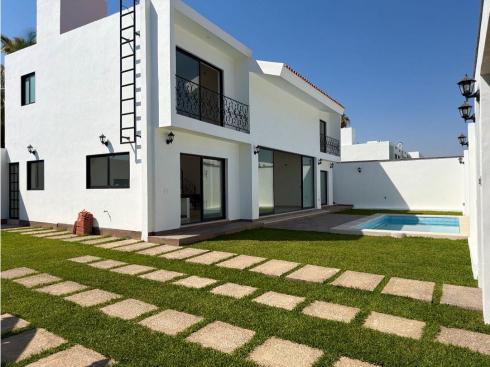 Casa en venta con jardín y alberca privada en xochitepec Morelos - 1