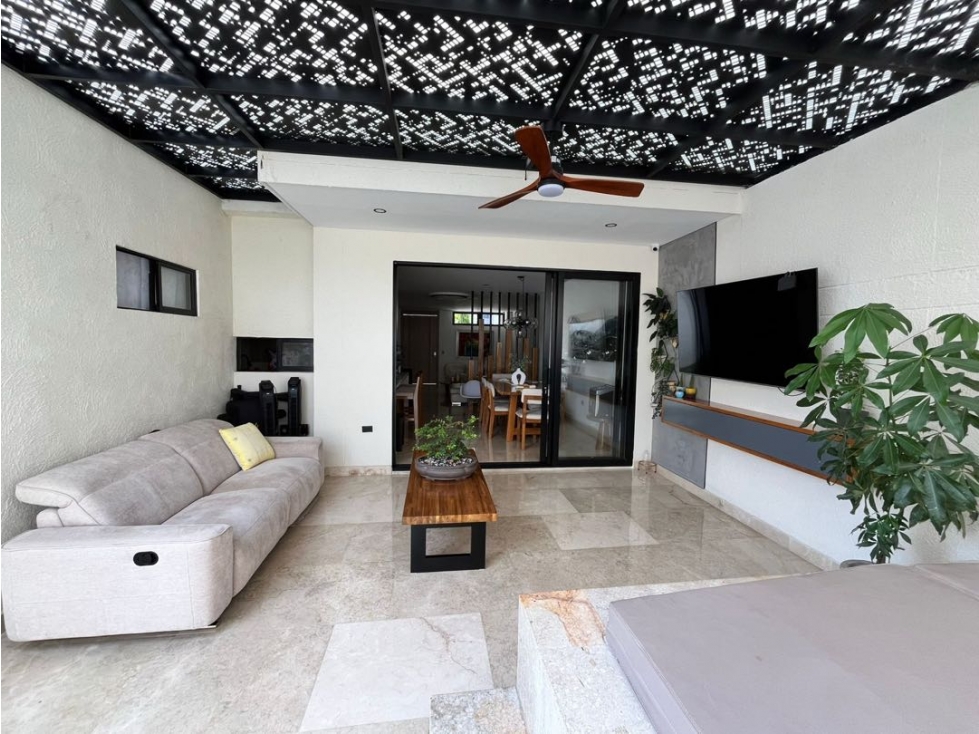 CASA EN VENTA CON PANELES SECTOR PICACHO