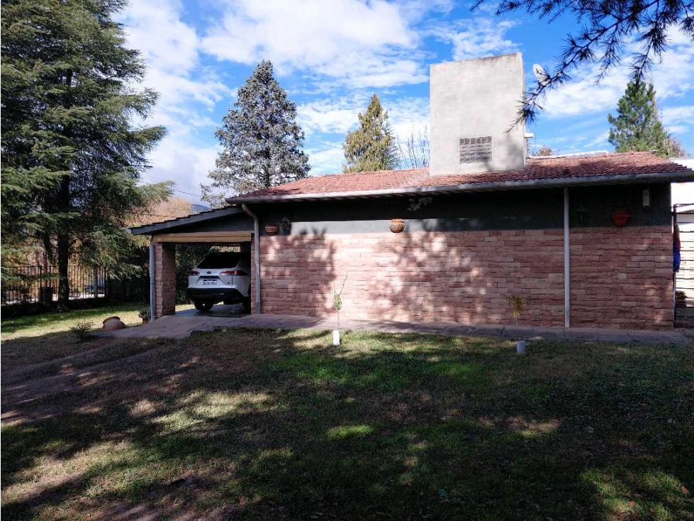 Casa En Venta con parque frente al rio. Carlos Paz - 2