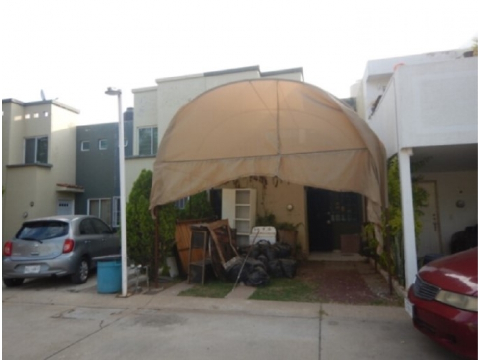 Casa en Venta con Posesión Inmediata en Puerta Vieja, Tonalá - 1