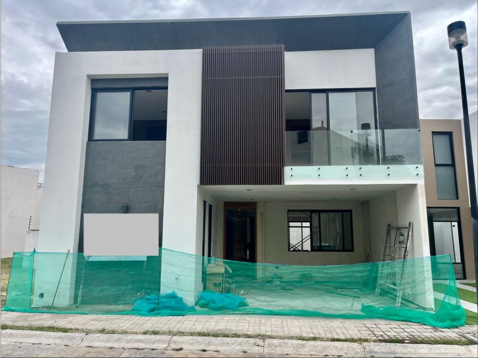 Casa en venta con recámara en PB y doble altura . Lomas de Angelópolis - 1
