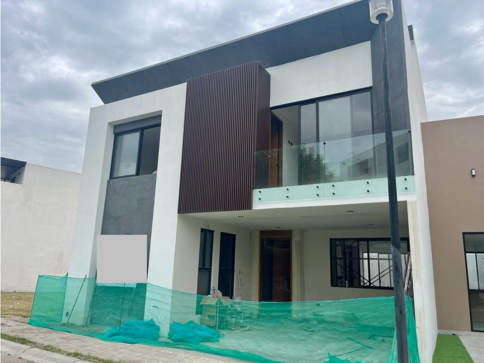 Casa en venta con recámara en PB y doble altura . Lomas de Angelópolis - 2