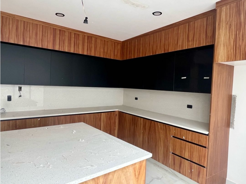 Casa en venta con recámara en PB y doble altura . Lomas de Angelópolis - 3