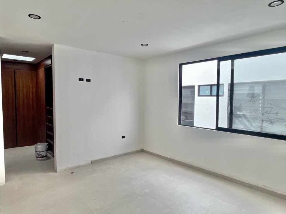 Casa en venta con recámara en PB y doble altura . Lomas de Angelópolis - 4