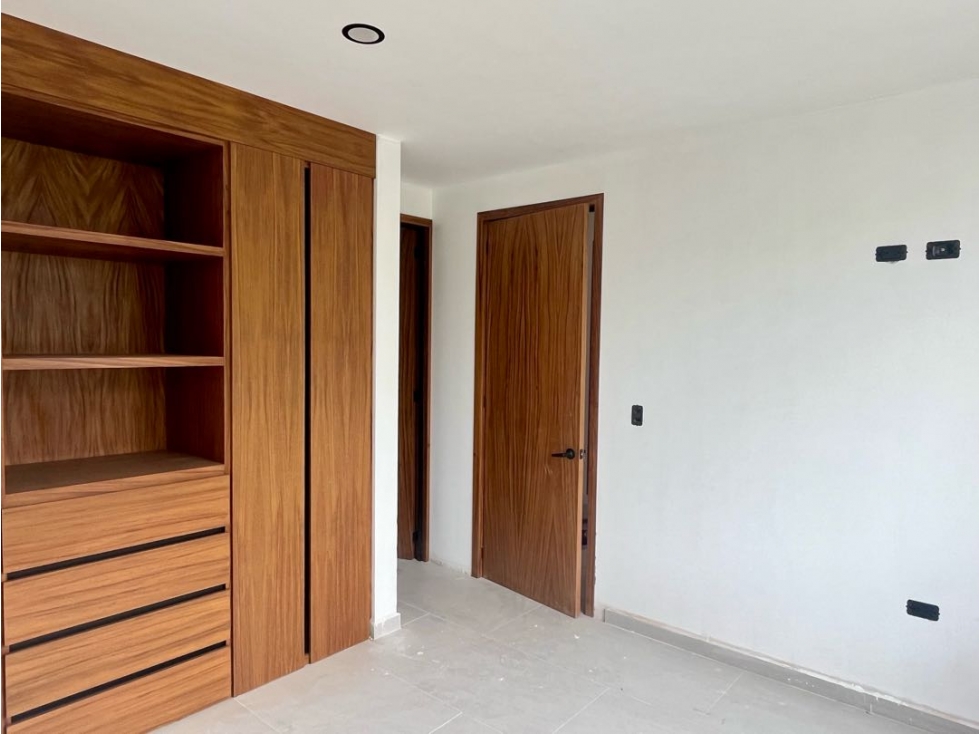 Casa en venta con recámara en PB y doble altura . Lomas de Angelópolis - 6