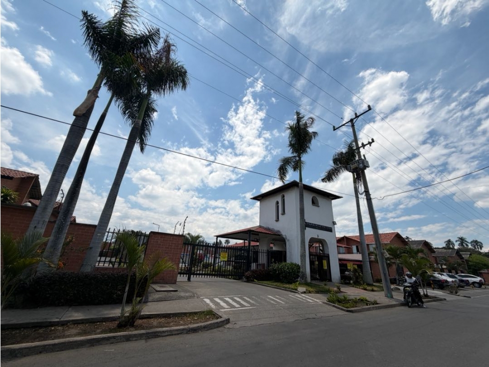 CASA EN VENTA - CONJUNTO PALMAS DE LA HACIENDA- PALMIRA - EXCLUSIVA