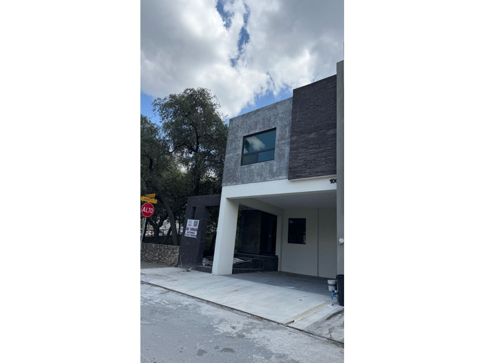Casa en Venta cumbres Élite en esquina