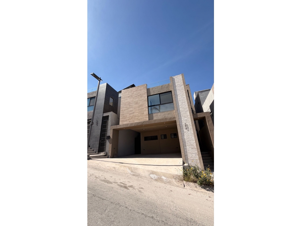 Casa en venta cumbres Monserrat arriba de leones
