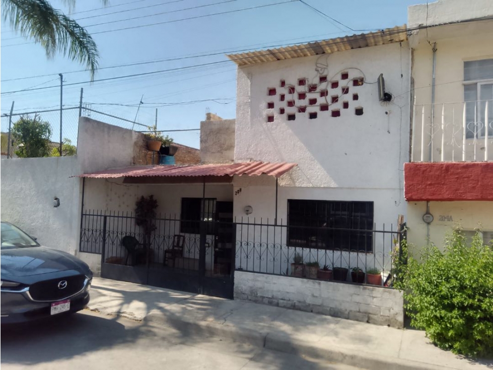 Casa en venta de 2 pisos en colonia 5 de mayo - 1