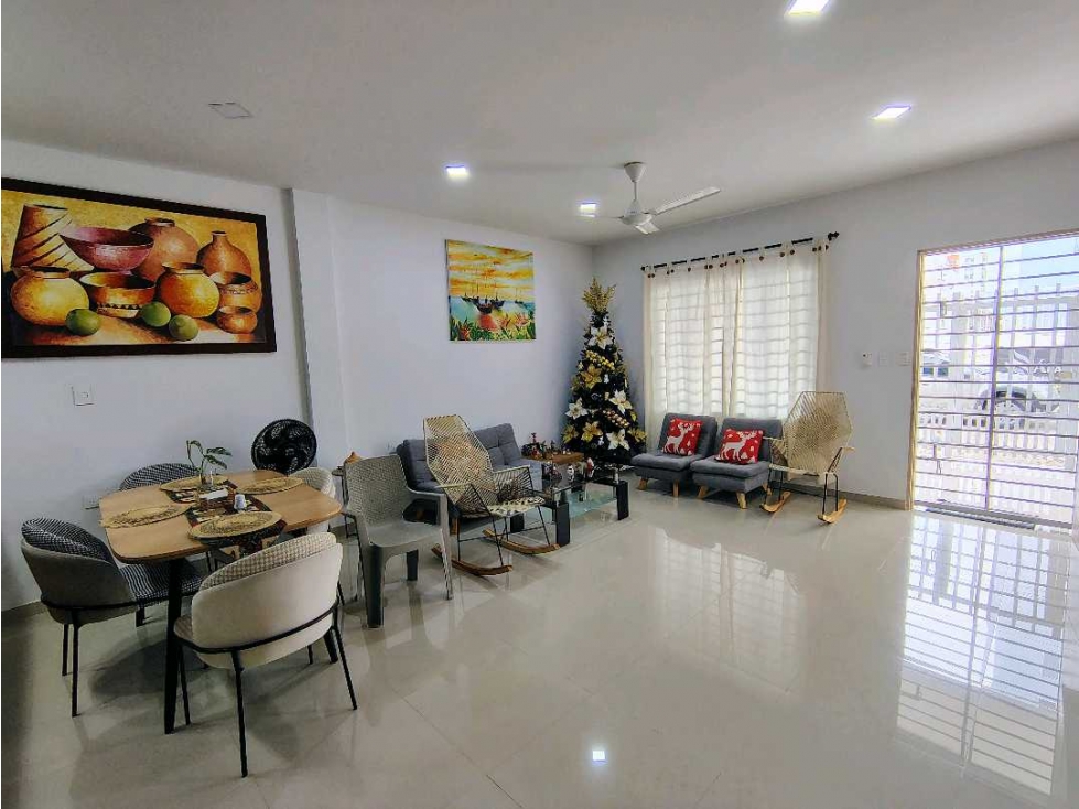 CASA EN VENTA DE 2 PISOS EN VILLA NOVA