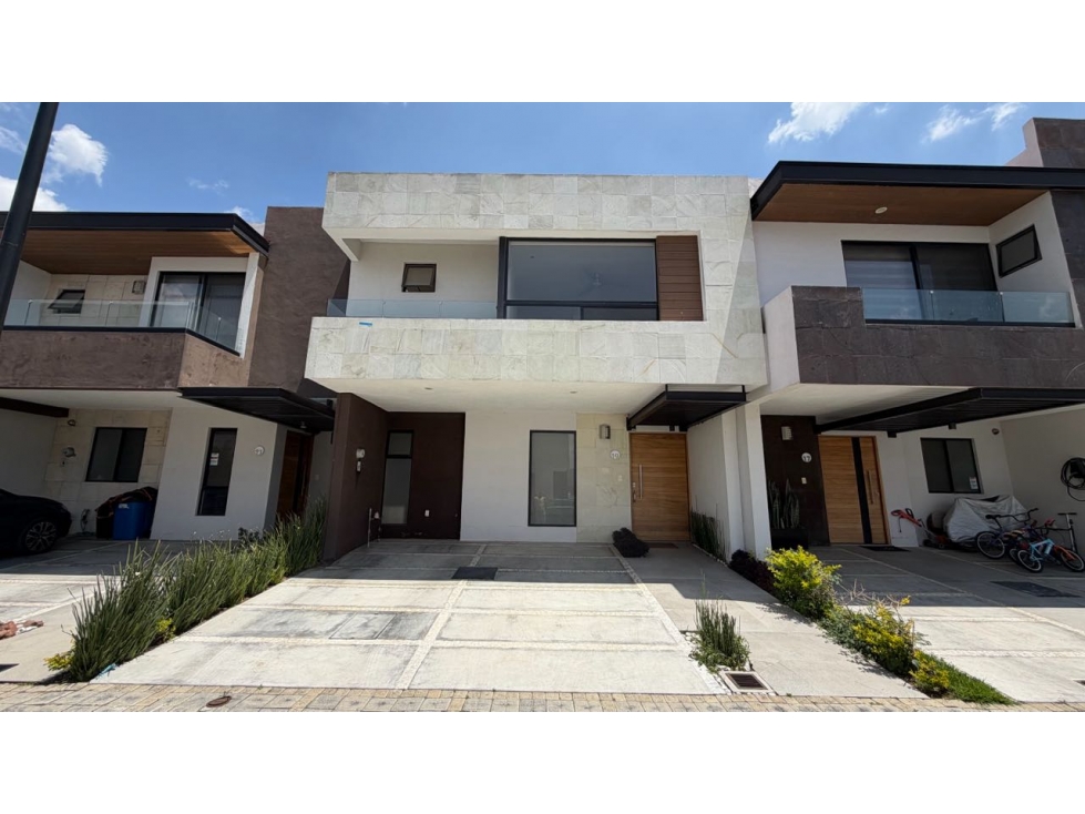 Casa en venta de 3 Recs y 234 mts de construcción en Lomas Angelopolis