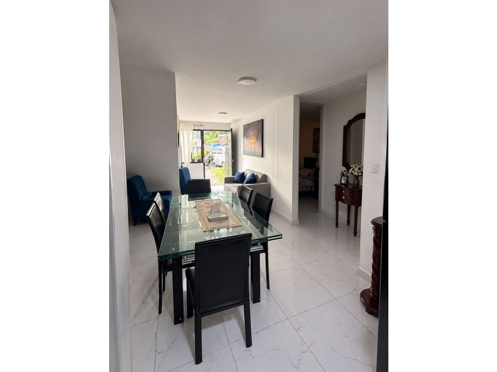 CASA EN VENTA DE DOS PISOS BARRIO HAMBURGO